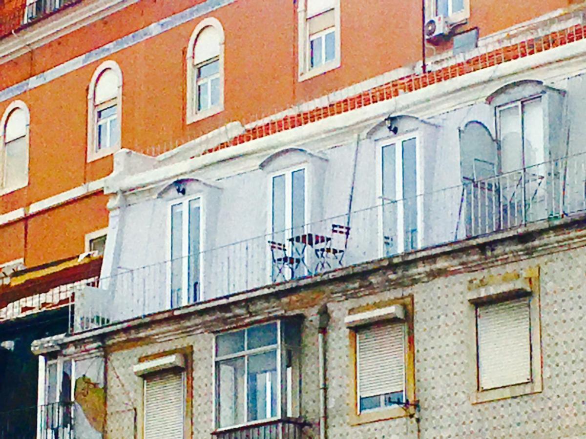 Amazing Downtown Apt With Small Balcony With View Over The Castle Lisboa Exterior foto